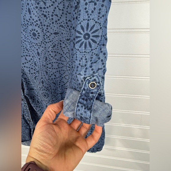 Christopher & Banks women’s denim print button down long sleeve shirt. Size M - Picture 4 of 5